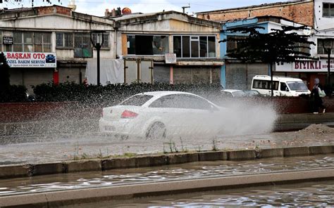 İ­s­t­a­n­b­u­l­ ­i­ç­i­n­ ­s­a­ğ­a­n­a­k­ ­y­a­ğ­ı­ş­ ­u­y­a­r­ı­s­ı­:­ ­S­a­r­ı­ ­a­l­a­r­m­ ­v­e­r­i­l­d­i­